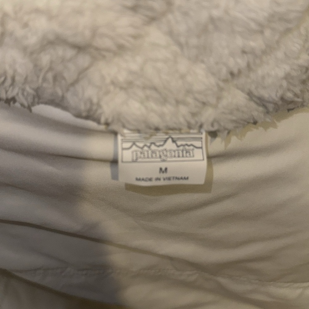 Women’s Patagonia White Reversible Fleece Vest - Picture 4 of 4
